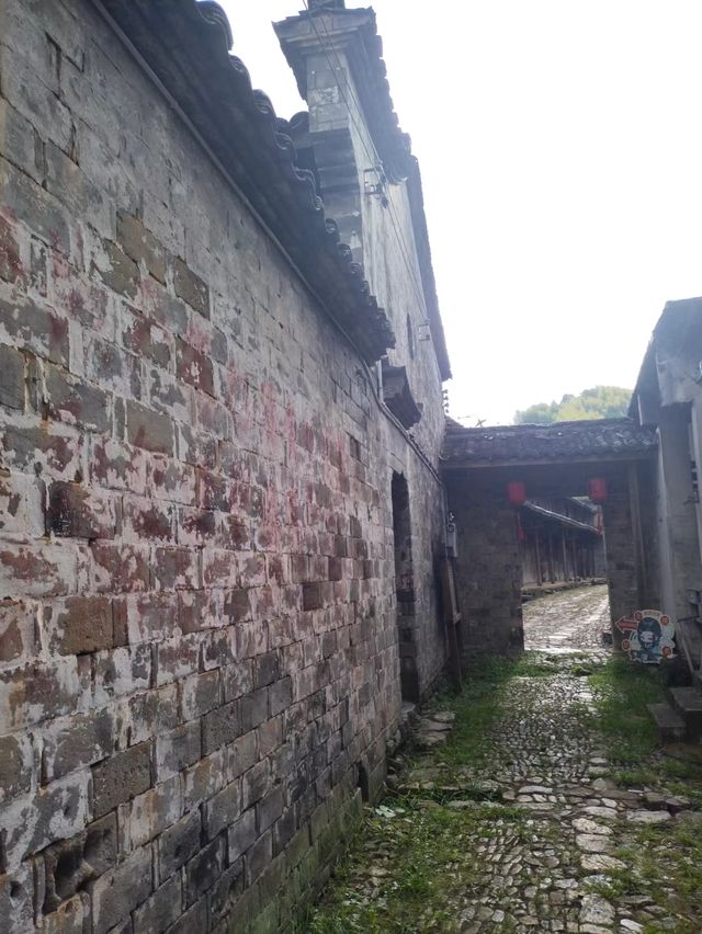 浙江古村落自駕遊~榉溪村 榉溪村位於浙江省金華市磐安縣南部，地處大盤山腹地，距離縣城安文38公里，榉溪。