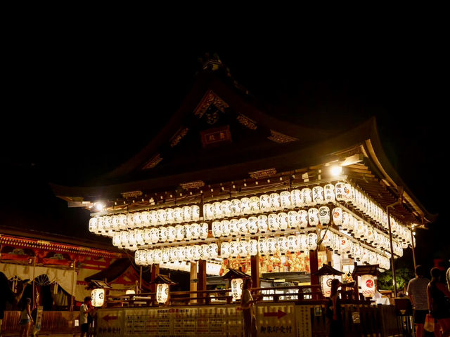 ⛩️京都八坂神社：夜色中流光溢彩的靈性之地