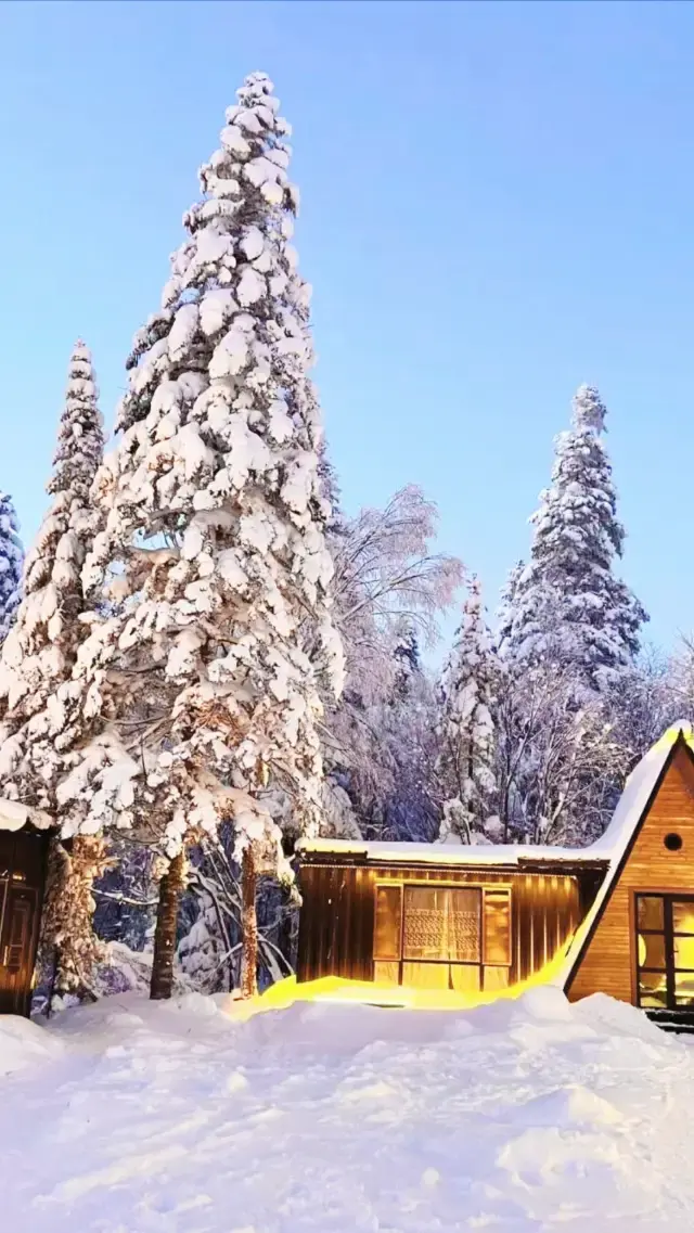 Is it cold to stay at Laolike Lake? 
