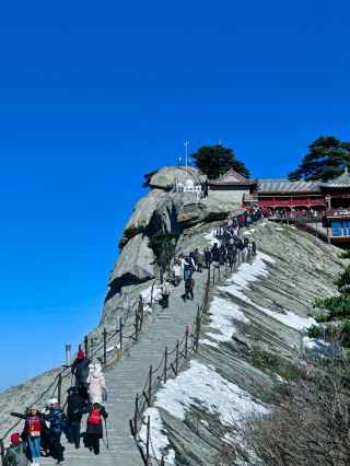One-day trip to Mount Hua.