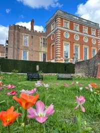 Discover the Enchanting Hampton Court Palace in London