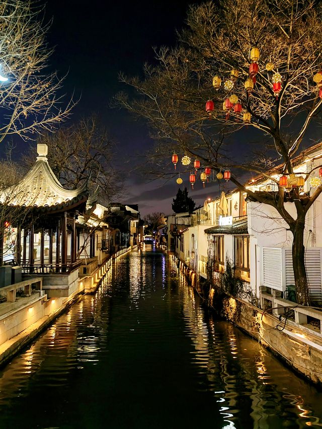 蘇州十全街，水陸平行，河街相鄰，古樸又時尚