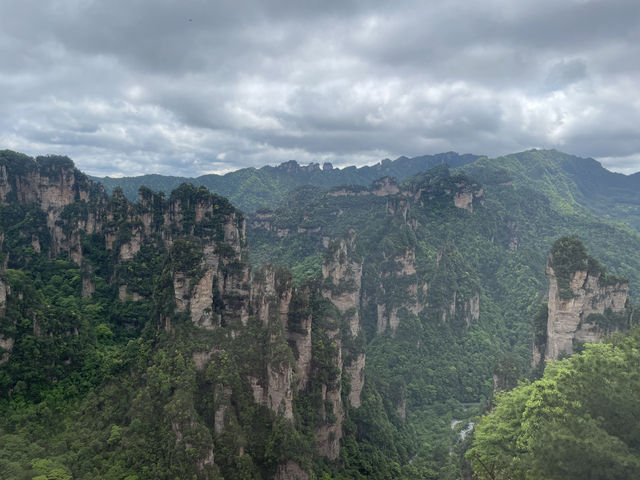 探秘張家界百龍天梯，震撼人心的垂直奇旅
