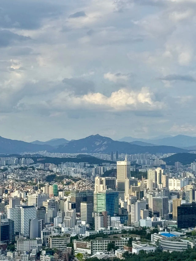 纜車上的城市輪廓