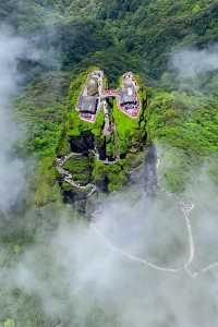 銅仁勇攀梵淨山奇峰，細味古村茶香慢