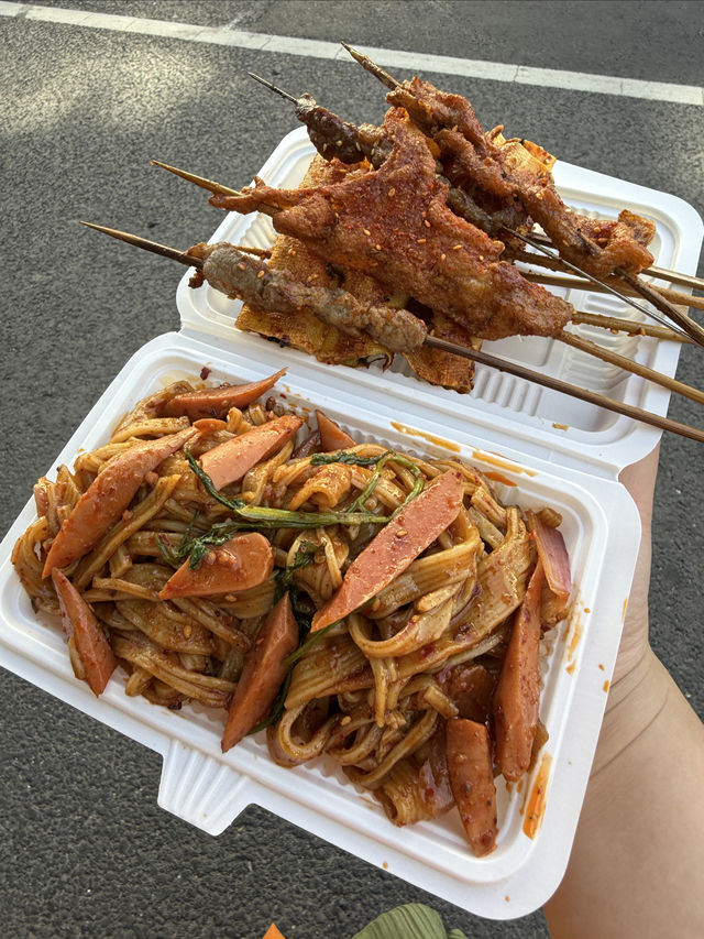 上海！！！新開嘅！！！  上海好食嘅東北老式麻辣燙開新店啦！就喺大木橋路呢邊，試業就已經要排隊，超級火