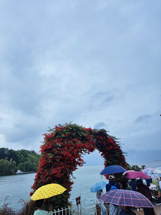 大理古城慢活攻略 一天逛唔夠嘅文青勝地！由清晨到日落都超有feel～ 玩法路線： 早上