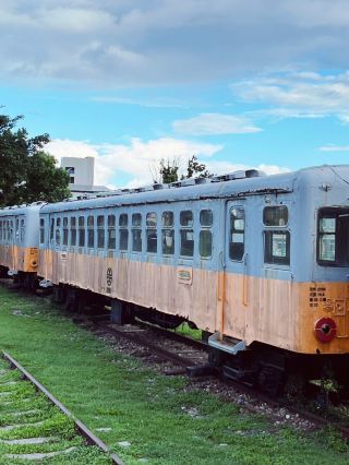 🚉 Taitung Old Railway Platform: A Journey into Taiwan's Rustic Soul! 🌾