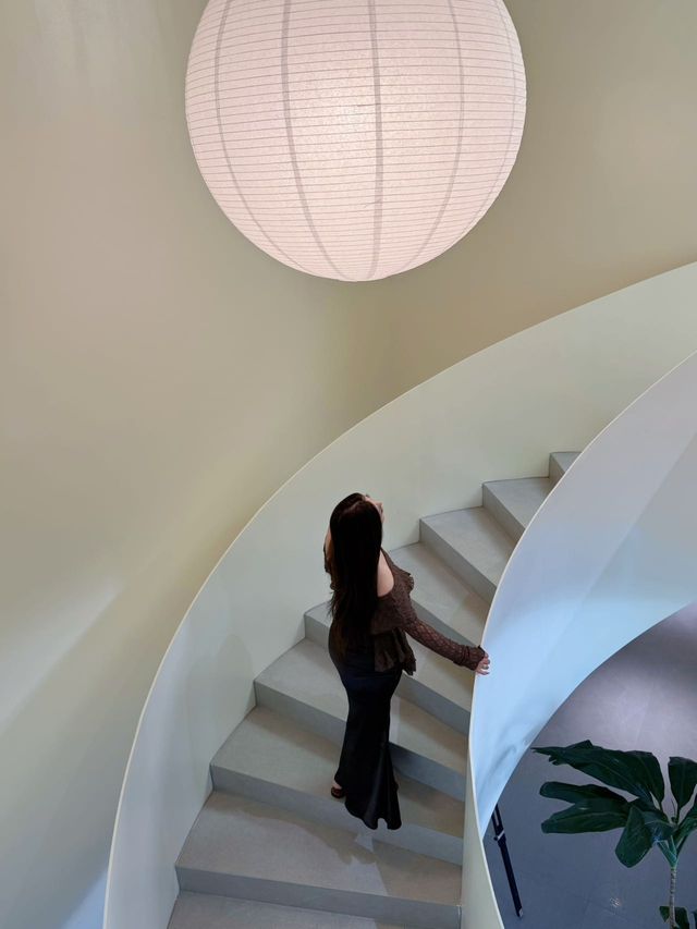 碼住在廬山西海碰上了chao牛的出片民宿～