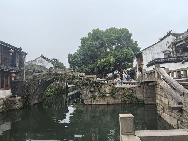 總要去趟周莊古鎮吧，看看課本裡的江南