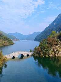 清江畫廊絕美秘境！長陽山水畫鏡裡的仙氣打卡點🏞️

🛶清江畫廊，宜昌長陽的人間仙境！青山綠水間藏著土