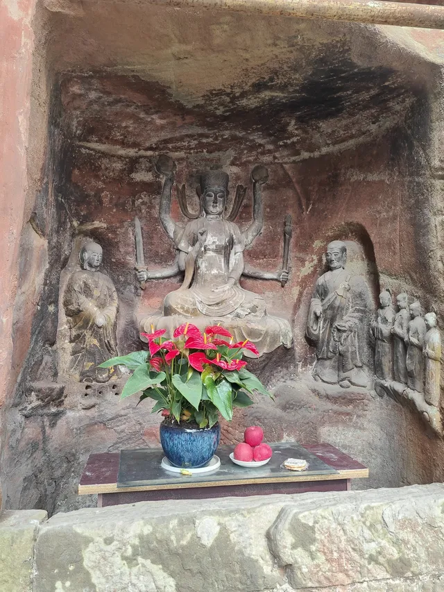 居民樓下的唐代千手觀音 居民樓下的唐代千手觀音