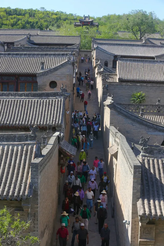 與有肝膽人共事,從無字句處讀書。 與有肝膽人共事,從無字句處讀書。