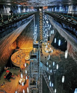 地下120メートルに、ルーマニアで最もハードな核ロマンスが隠されている！