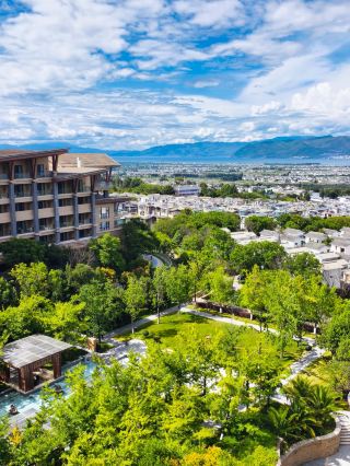 The view from the Dali Hilton is absolutely stunning, offering a panoramic view of Cangshan Mountain and Erhai Lake.