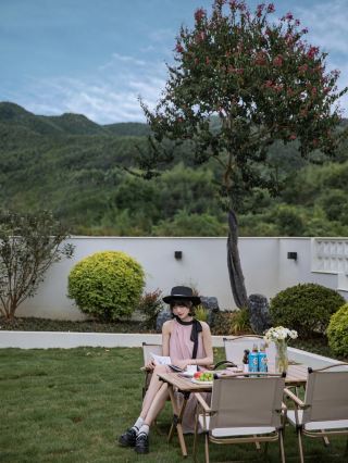 This family-friendly guesthouse in Anji locks in the joy of summer