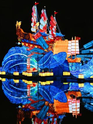 No wonder it's a branch venue for the Spring Festival Gala! Enjoy the Yiwu Lantern Festival for free!