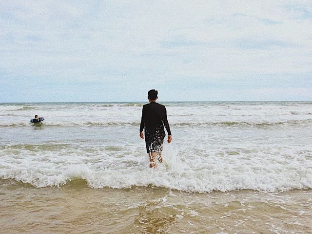 รับลมชมพระอาทิตย์ตก หาดแม่รำพึง จ.ระยอง