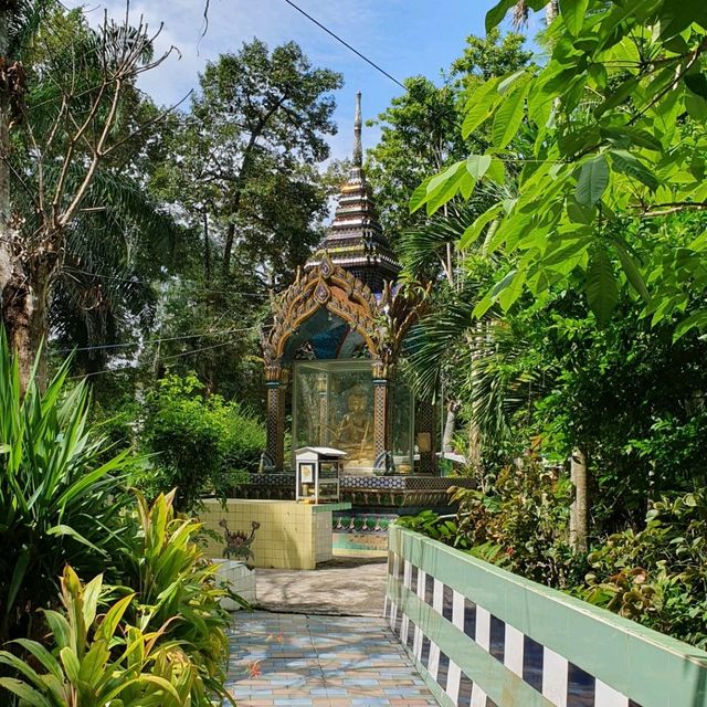 เที่ยวชมความสวยงาม..วัดเขารูปช้าง..ปาดังเบซาร์