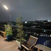 สระว่ายน้ำ ยิม ร้านอาหารครบครันที่รูฟทอปบียัวร์โฮม