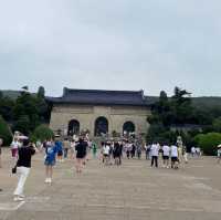 來中山陵緬懷一代偉人