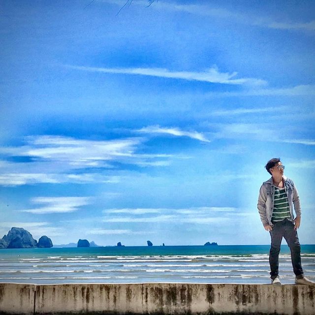 เดินเล่นที่หาดอ่าวนาง กระบี่