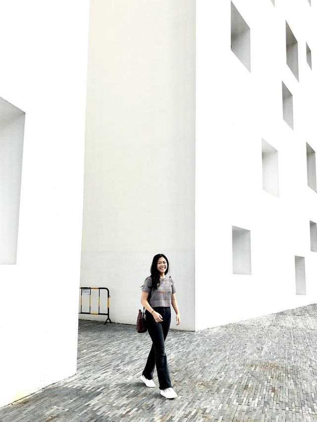Amazing White Building in Shenzhen University 🤍🦢