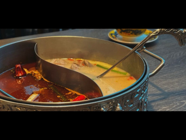 🍲 皇上吉祥:麻辣鍋的皇家盛宴,還有古代皇庭風格佈置!👑🌟 🍲 皇上吉祥:麻辣鍋的皇家盛宴,還有古代皇庭風格佈置!👑🌟