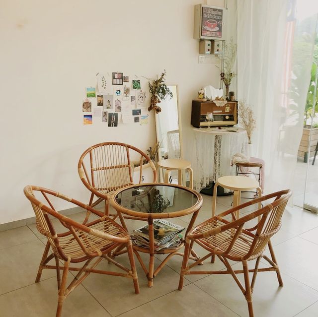 10 Studio Cafe