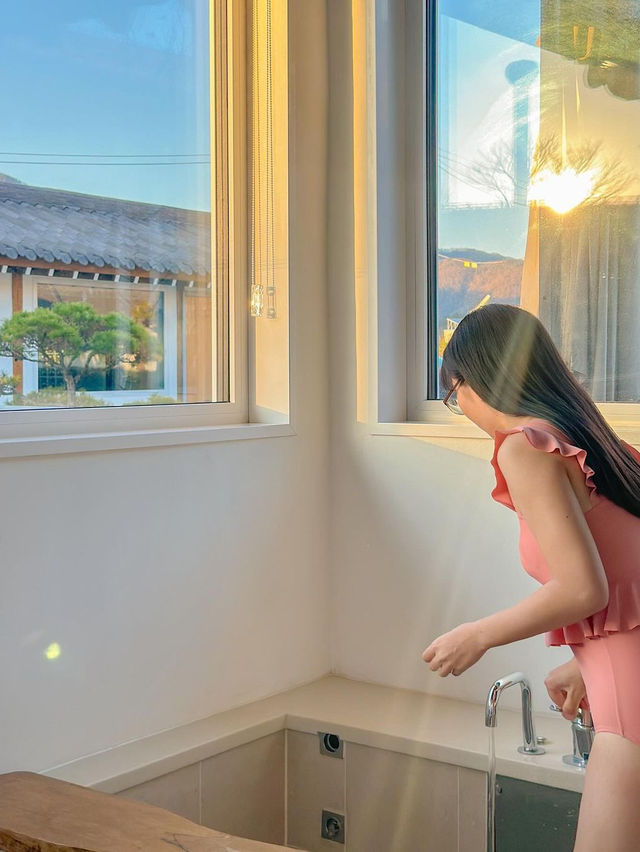 예쁘게 물든 가을날과 잘 어울리던 완주 숙소, 오늘의 우리 집🏠