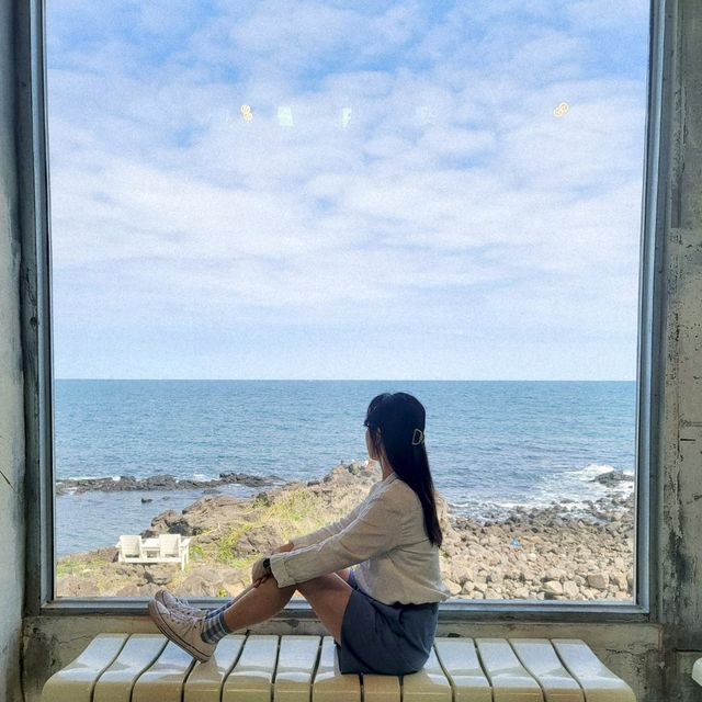 힙한 실내와 반전되는 오션뷰 애월카페 레이지펌프🏝