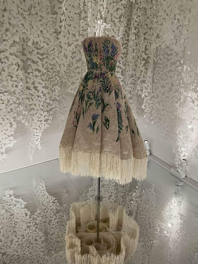 期間限定！ディオールの美術展で夢のひとときを。