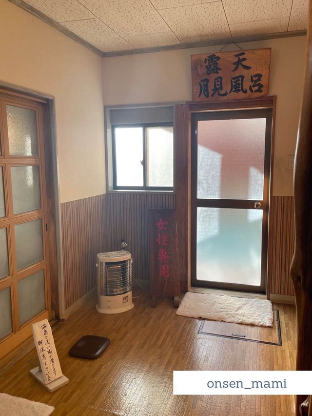 【福島 高湯温泉】水色の温泉に入れる大浴場と露天風呂