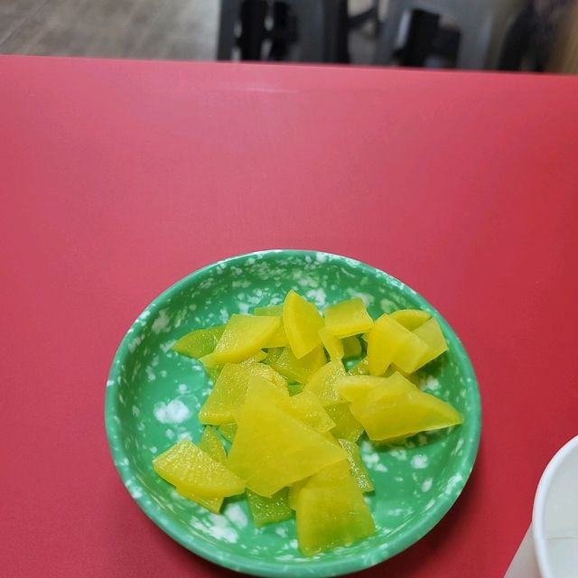 서귀포 여행 중 모닥치기의 원조집이라는 새로나 분식에서 한 끼.