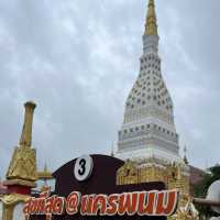 สักการะพระเจดีย์ วัดมหาธาตุ นครพนม ชมฝั่งโขงสุขใจ