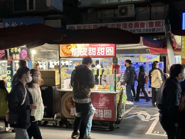 เดินตลาดนัดกลางคืน RAOHE Night Market