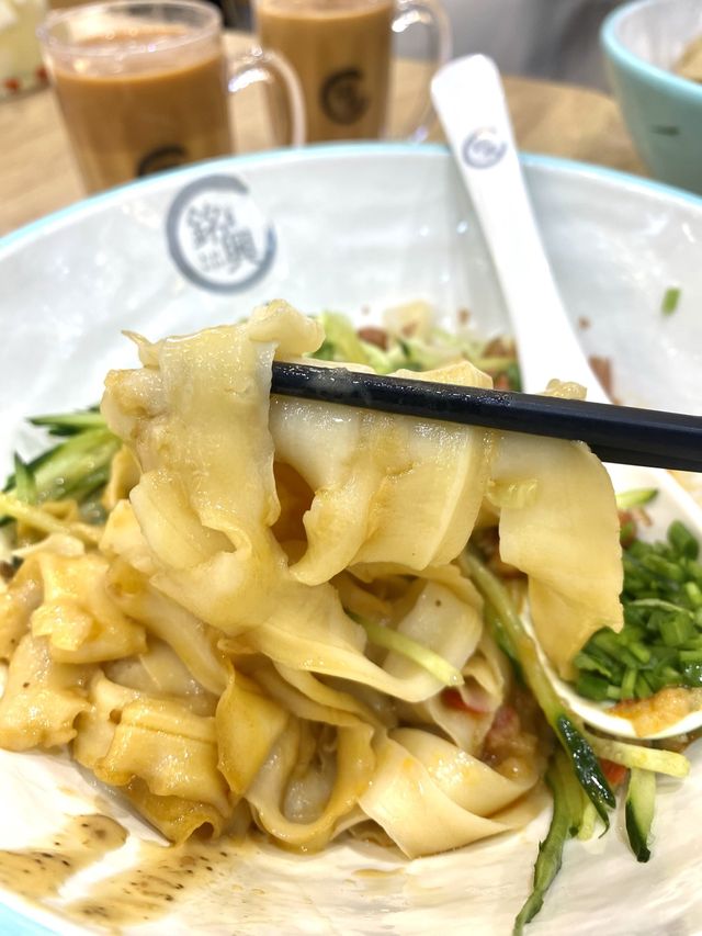 😋 刀削麵🍜有啲咬頭好煙韌 