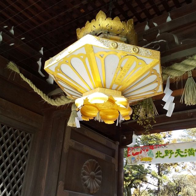 京都 北野天満宮の『なで牛』に雪が積もっていた。