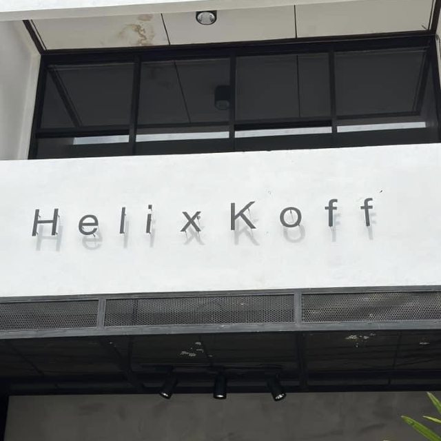 Helix Koff  คาเฟ่ชิคๆ สายบุรี 
