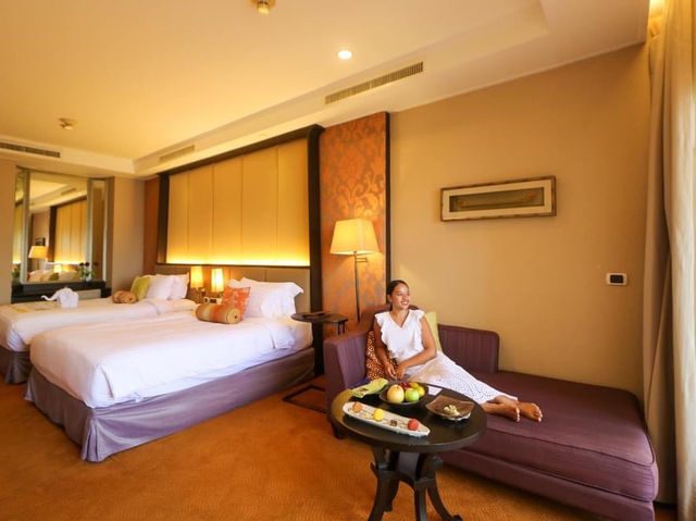 Dusit Thani Pattaya ที่พักสวยริมหาเพัทยา