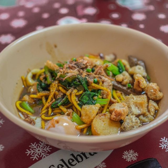 หมี่เหลืองผัดป้าเมียด ตำนานความอร่อยเมืองในหมอก