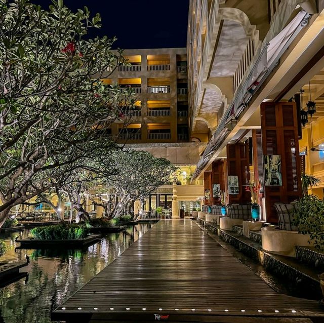 โรงแรมหัวหินติดชายหาด สระว่ายน้ำกว้างมาก