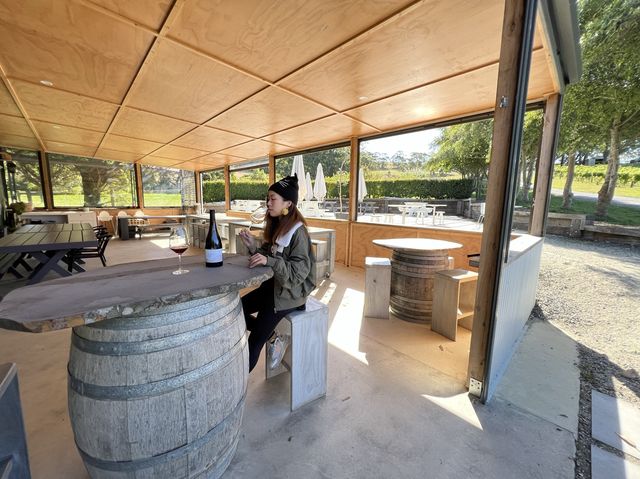 墨爾本酒莊野餐啦Waratah Hills Vineyard～😍不一樣的體驗😙酒莊，logo設計靈感來自於原住民