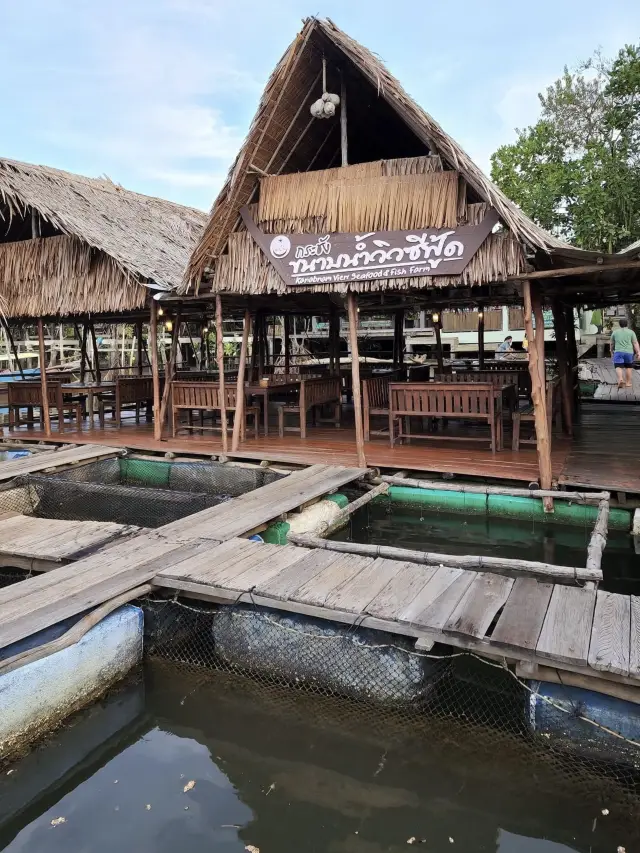 🚤อาหารทะเลสด กระชังขนาบน้ำวิวซีฟู๊ด🏞️