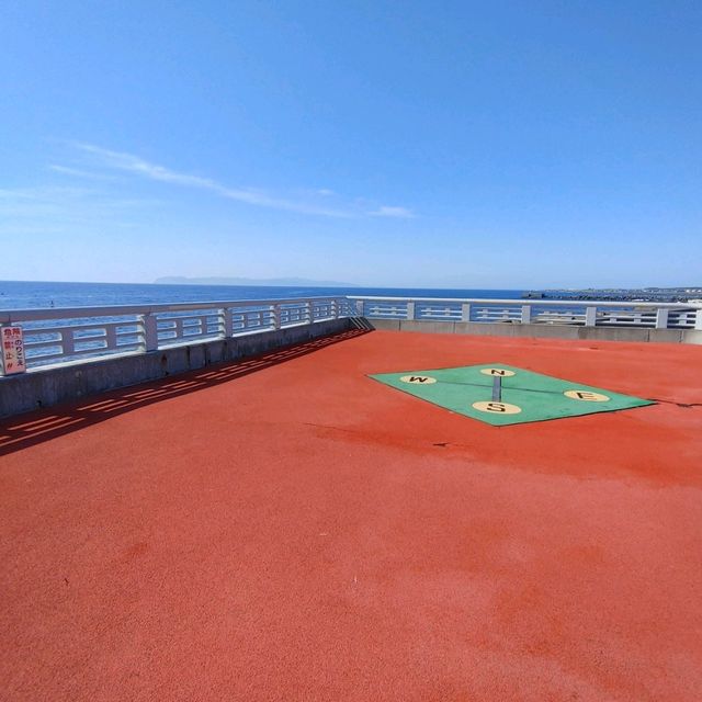 天気がいいと礼文が見える！海風が気持ちいい利尻沓形港展望施設