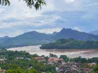 พระธาตุพูสี หลวงพระบาง ชมวิวสวย 360 องศา