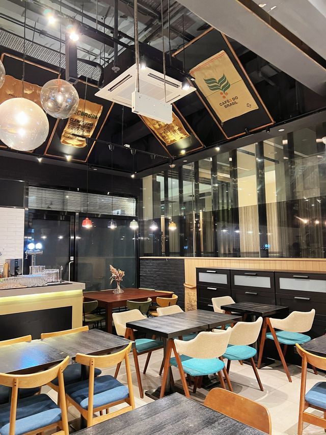 觀塘Tiffany Blue靚裝咖啡店