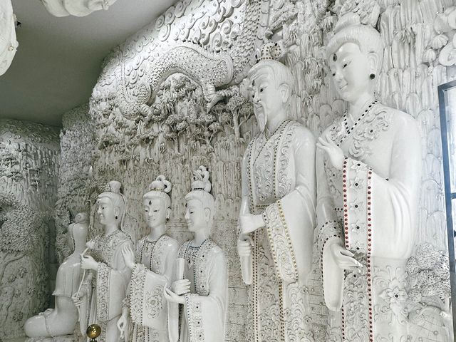 วัดห้วยปลากั้ง(พระอาจารย์พบโชค) 