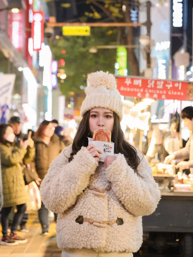 去首爾一定要去明洞逛逛，很熱鬧呢！✨