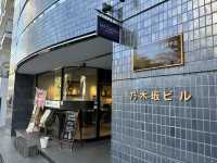 東京・乃木坂。以前は幽霊坂とも呼ばれていた『乃木坂』  